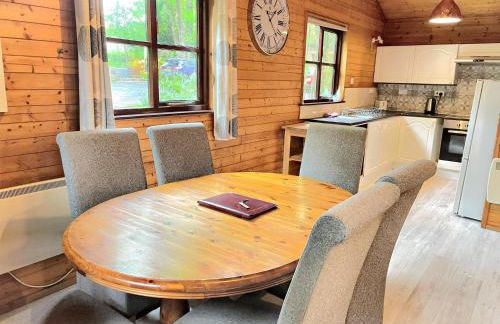 Goldcrest 1-Hot Tub-Woodland Lodges-Carmarthenshire-Tenby - Photo 5