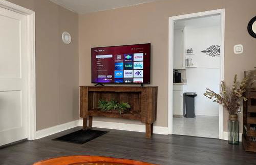 Everything you need - 1 BR 1 BA WIFI SMART TV QN Bed Coffee - Foto 3