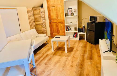 Bright, Stylish & Cozy Private Attic Unit near NYC! - Foto 2