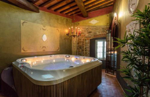 La Dimora dei Conti, Indulge in a Country Farmhouse Apartment with Jacuzzi Facing the Town! - Foto 19