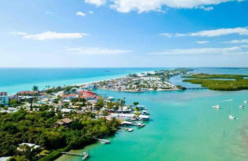 Gorgeous Waterfront! Mermaid's Retreat Wows! - Foto 21