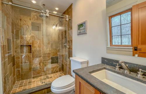 Stunning Luxury Ski-InSki-Out Home w Hot Tub - Foto 27