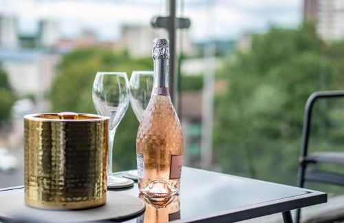 Luxury 2BR Penthouse-1, Private Terrace, City Center, Free Parking - Foto 14