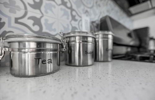 Beach house - 3BR Beach Gem - 30ft to Sand & Walk to Amusement Park - Foto 6