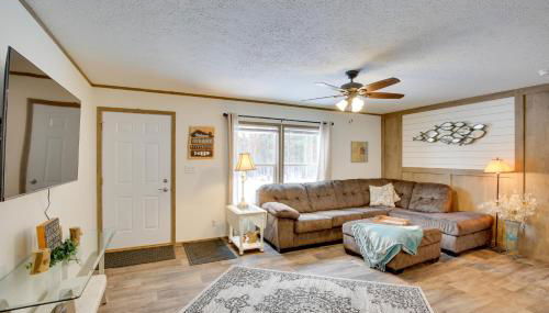 Stylish Chetek Hideaway with Lake and Dock Access! - Foto 3