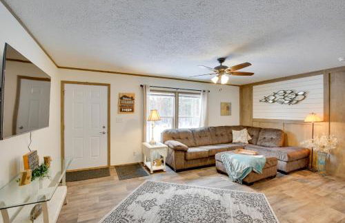 Stylish Chetek Hideaway with Lake and Dock Access! - Foto 3