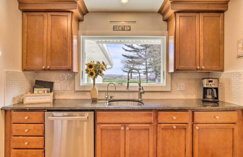 Mattituck Home with Fireplaces - Near Wineries - Foto 14