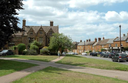 Charming 2 Bed Cottage in the Heart of Adderbury Pass the Keys - Foto 23