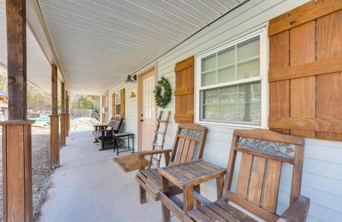 Lake Views and Community Perks Cape Fair Apartment! - Foto 24