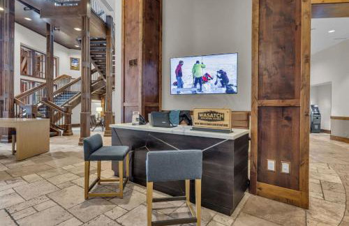 Sunrise Gondola Retreat Ski In Ski Out - Photo 5