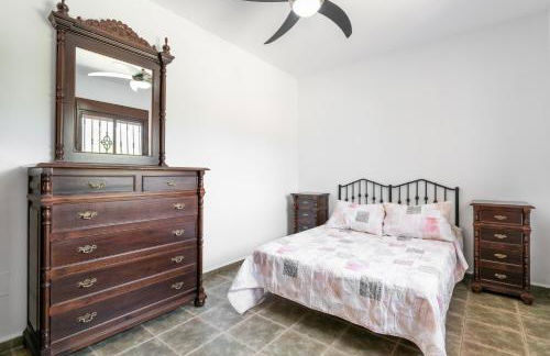 Acogedora Villa Con Piscina, Barbacoa, Chimenea y Vistas a La Sierra - Foto 10