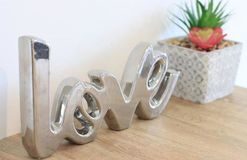 Detached Bungalow - Sleeps 8 - Free Parking, Fast Wifi, Smart TV and Garden by Yoko Property - Photo 24