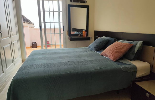 Charming Three Bedrooms Apartment With Seaview - Photo 13