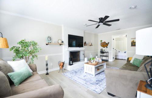 Private 1 Acre Retreat, Spa, Firepit, Gym, Chickens, King Suite, Pets - Foto 12