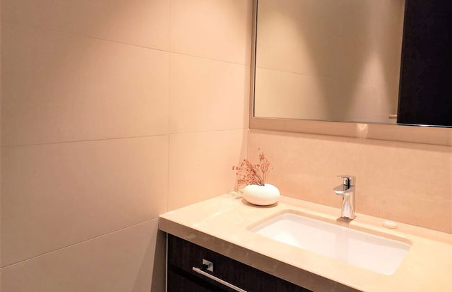 Luxurious Downtown Views With Dubai Mall Access - Photo 20