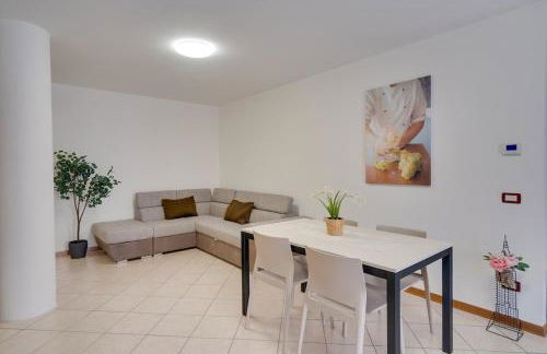 Centro Cormons - 3 Camere Letto & Balcone Privato - Foto 8