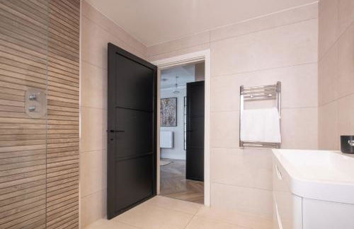 Luxury 4BDR House By Torr Property Group Short Lets & Serviced Accommodation With Free Gated Secure Parking & Private Patio Garden Liverpool - Foto 64