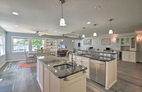 Spacious Granbury Home with Lakefront Outdoor Oasis! - Foto 11