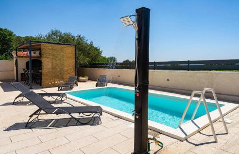 3 Bedroom Awesome Home In Rastevic - Foto 12