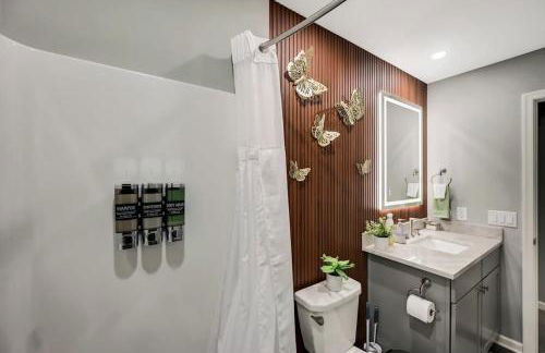 Modern 5BR, Kid-Friendly Home In Poconos with Pool Table - Foto 66