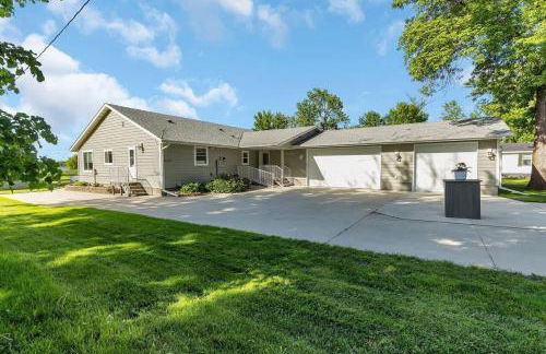 Lake Front Home with Pool and Stunning Views - Foto 16