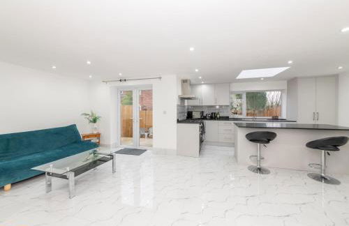 Charming Modern Home in Central Wokingham - Pass the Keys - Foto 7