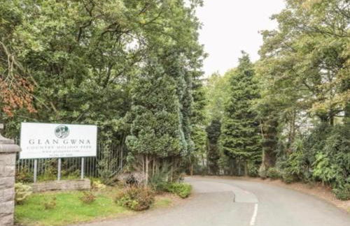 Betty’s Hideaway - Photo 2