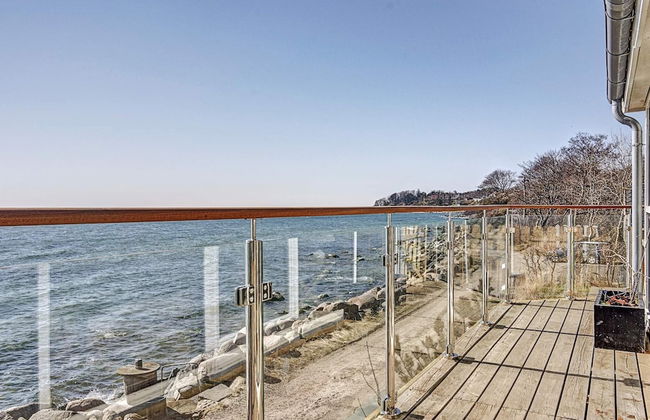 Sunlit Holiday Home in Bornholm near Sea - Photo 20