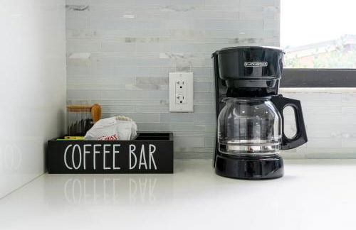 April Sale! 4BR - Private Yard, Grill, Soaking Tub, Near Coral Gables & MIA Airport - Foto 32