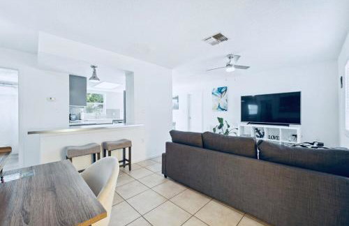 2BR Home with Private Pool, Fire Pit and Grill - Foto 42