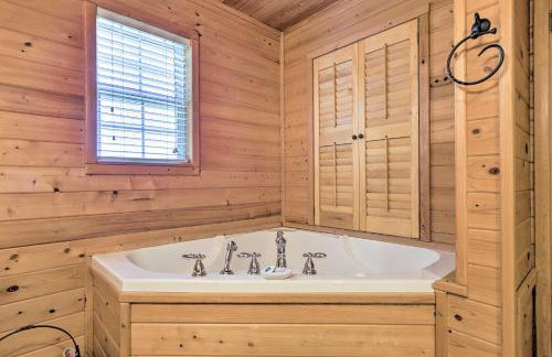 House with Dock and Slide Situated on Lake Sinclair! - Foto 16