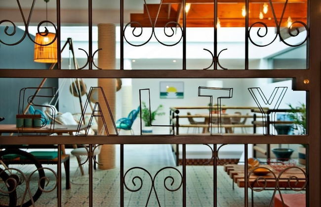 The Salty Lodge - Photo 2