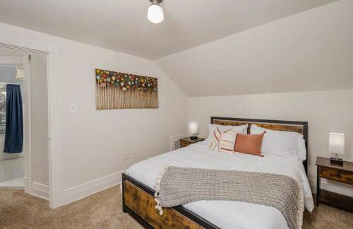 Downtown Home off College Avenue - Lawrence University - Foto 8