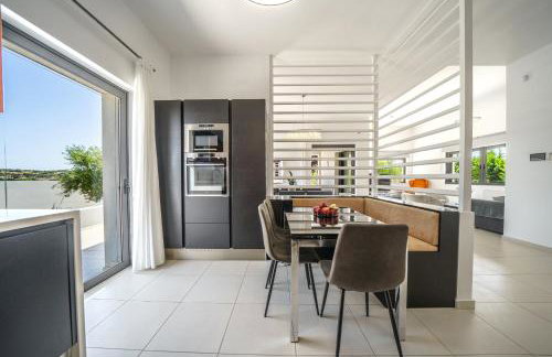 Nostra Terra Villa, 2-acre Secluded Nature Escape with Heated Pool, By ThinkVilla - Foto 38