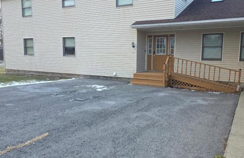 5BR Accessible Valley & Lake View Home Near Cornell - Sleeps 10 - Foto 33