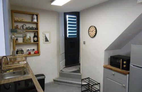 Chez Jérôme, au pied de la cité médiévale - Foto 8