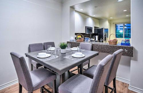 Serene Irvine Retreat with Heated Pool Access! - Foto 7