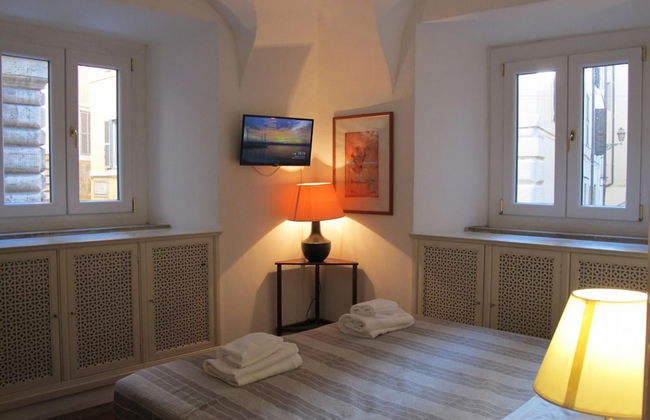 Aurora in Pantheon Apartment - Photo 4