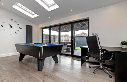 Contractors Dream~POOL TABLE~Close to Luton Airport~Three Double Bedrooms - Foto 25