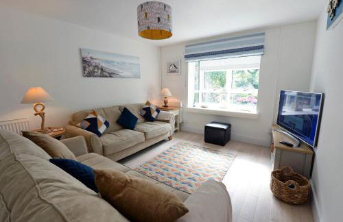 Valley Retreat - Peaceful Location, Walk to Beach, Parking - Photo 28