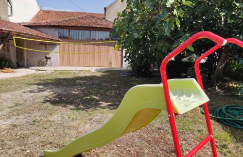 CASA DA VOVÓ CÉU - Casa de Campo Gandaresa - Country House, entre COIMBRA e AVEIRO, a 15 minutos carro Praia Mira - Quintal com piscina insuflável - Foto 4