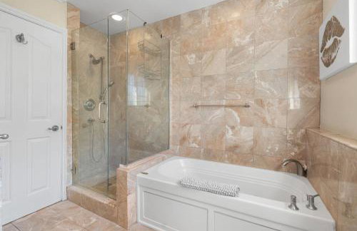 New Listing Burbank Retreat by Colby & Conrad - Foto 21