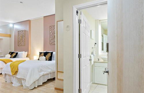 European style Queen Suite in Palm Coast - Best view with Balcony near Beaches! - Photo 27