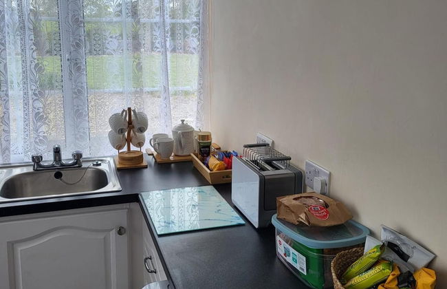 Charming 1-bed Apartment in Barefield - Photo 5