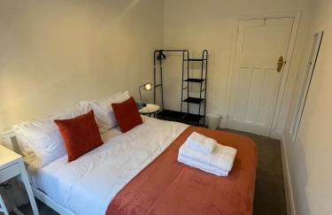 2 Bed Contractor Accommodation - 15min Drive to Heathrow & Windsor - Foto 9