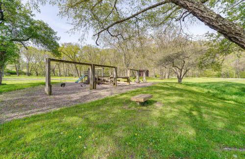 Hike and Fish Marlinton Cabin with Fire Pit and Views! - Foto 30