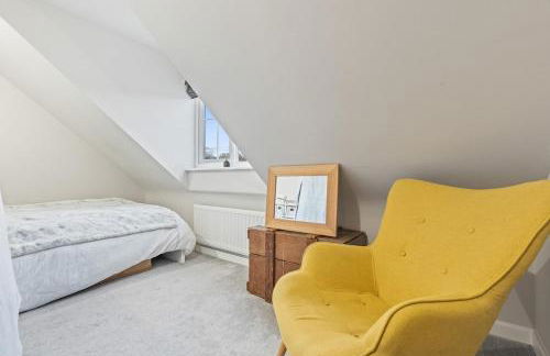 Large 4 Bedroom House Bricket Wood, Van & Car Parking, Sleeps 8 - Foto 19