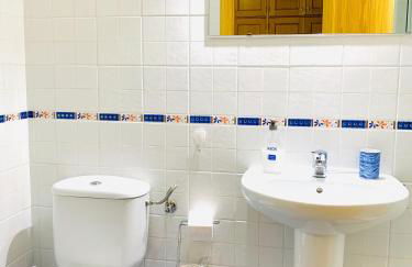 Precioso apartamento cerca del mar con wifi, piscina y parking - Photo 16