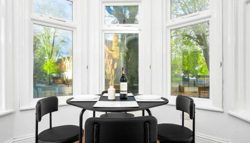 Spacious Apartment - Parking - Smart TV - Netflix 9PC - Foto 3