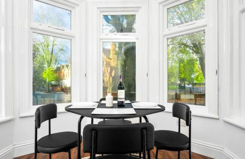 Spacious Apartment - Parking - Smart TV - Netflix 9PC - Photo 3